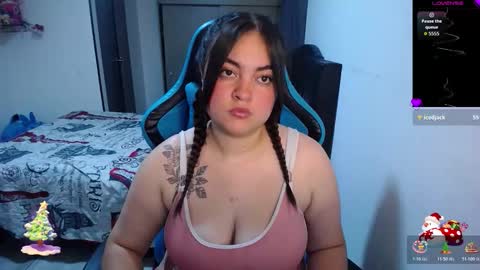 Snapshot of dumont_model chatting on January 12, 9:47 am Nicole online show from January 12, 9:47 am