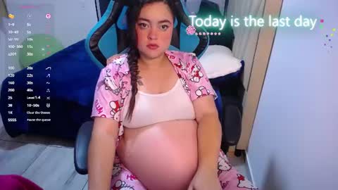 Snapshot of dumont_model chatting on June 15, 4:53 pm Nicole online show from June 15, 4:53 pm