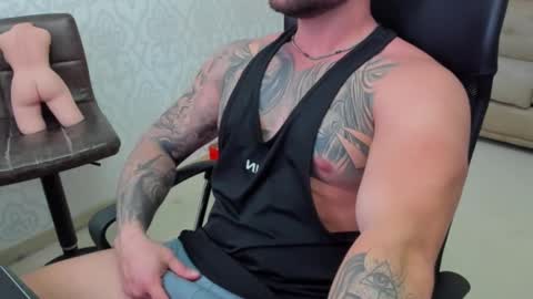 Snapshot of duncanstones chatting on January 16, 5:01 pm DuncanStone online show from January 16, 5:01 pm