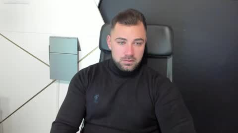 Snapshot of duncanstones chatting on February 19, 5:05 am DuncanStone online show from February 19, 5:05 am