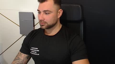 Snapshot of duncanstones chatting on October 18, 6:16 am DuncanStone online show from October 18, 6:16 am