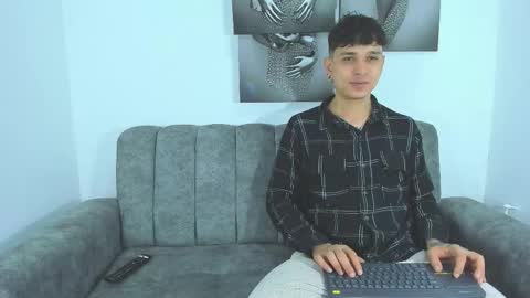 Nicolle y Julian online show from February 12, 4:18 am