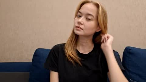 Snapshot of dustidickirson chatting on September 25, 4:11 pm Alisa online show from September 25, 4:11 pm