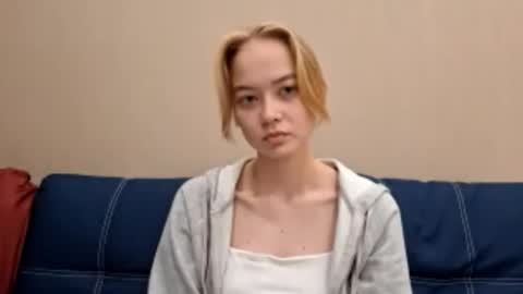 Snapshot of dustidickirson chatting on October 8, 4:04 pm Alisa online show from October 8, 4:04 pm