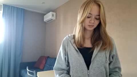 Snapshot of dustidickirson chatting on October 12, 12:26 pm Alisa online show from October 12, 12:26 pm