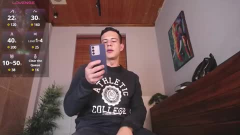 Snapshot of dustin_sonne chatting on January 8, 3:19 am Dustin Sonne online show from January 8, 3:19 am