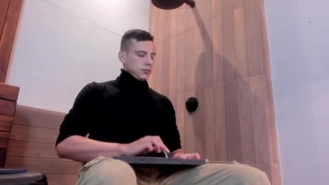 Snapshot of dustin_sonne chatting on January 13, 4:07 am Dustin Sonne online show from January 13, 4:07 am