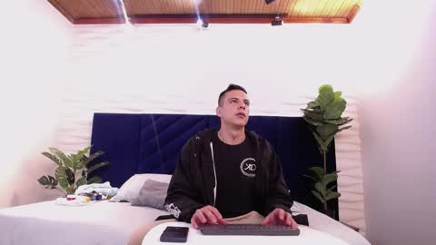 Snapshot of dustin_sonne chatting on January 15, 3:33 am Dustin Sonne online show from January 15, 3:33 am