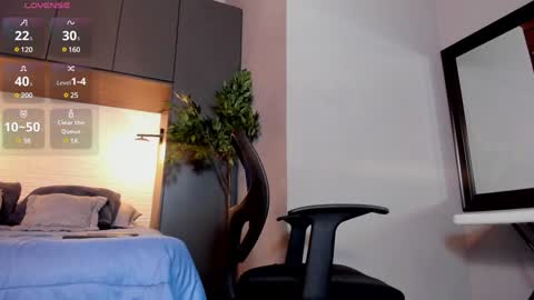 Snapshot of dustin_sonne chatting on January 24, 3:32 am Dustin Sonne online show from January 24, 3:32 am