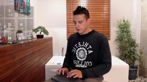 Snapshot of dustin_sonne chatting on January 27, 3:26 am Dustin Sonne online show from January 27, 3:26 am
