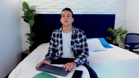 Snapshot of dustin_sonne chatting on January 28, 3:25 am Dustin Sonne online show from January 28, 3:25 am