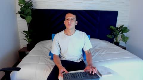 Snapshot of dustin_sonne chatting on January 28, 9:30 am Dustin Sonne online show from January 28, 9:30 am