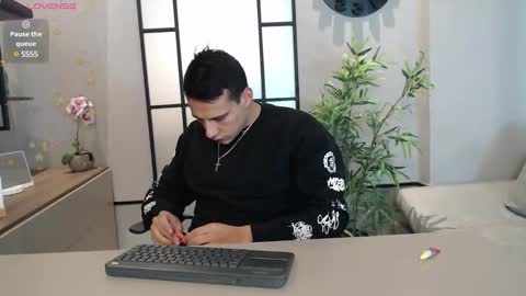 Snapshot of dustin_sonne chatting on February 3, 3:09 am Dustin Sonne online show from February 3, 3:09 am