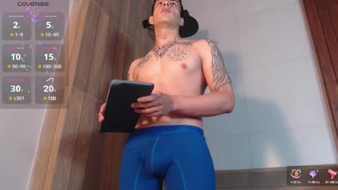 Snapshot of dustin_sonne chatting on February 8, 6:22 am Dustin Sonne online show from February 8, 6:22 am