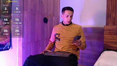 Snapshot of dustin_sonne chatting on October 6, 3:37 am Dustin Sonne online show from October 6, 3:37 am