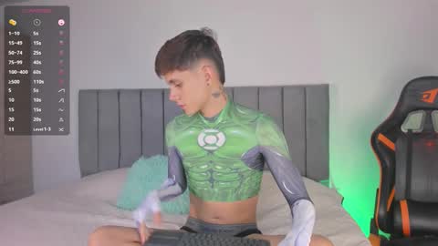 Snapshot of dustinlevine chatting on December 18, 1:00 am Dustin Levy online show from December 18, 1:00 am