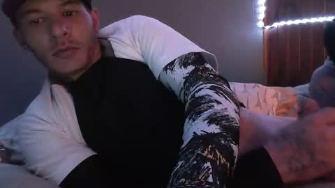 dustinwyant1983 online show from November 14, 2:43 am