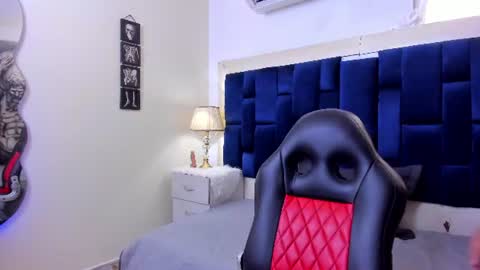 DUSTYN MICHELLE online show from June 24, 7:24 pm
