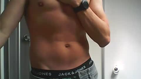 Snapshot of dutchtommy28 chatting on April 27, 12:25 pm Tommy online show from April 27, 12:25 pm