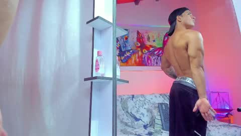 dwayne_esteven10 online show from May 5, 9:34 pm