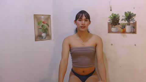 Snapshot of dy_namite chatting on May 1, 6:01 pm dy_namite online show from May 1, 6:01 pm