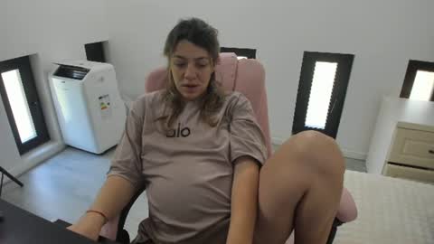 Snapshot of dyanakaylin chatting on July 6, 6:21 am dayana online show from July 6, 6:21 am