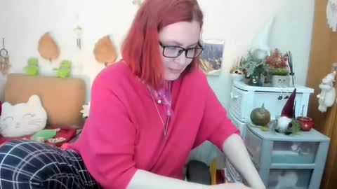 Snapshot of dyannelovee chatting on March 6, 8:30 am Dyanne online show from March 6, 8:30 am