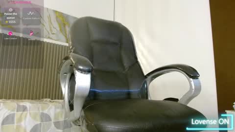 dyla_n18_ online show from October 25, 10:15 pm