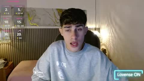 dyla_n18_ online show from November 17, 8:25 pm