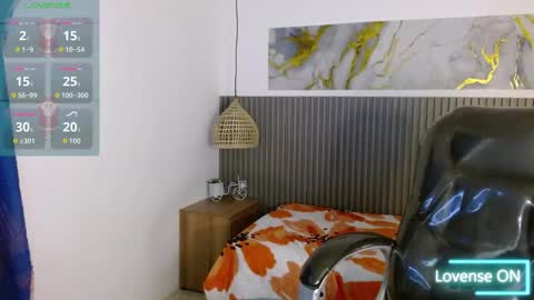 dyla_n18_ online show from December 14, 6:45 pm