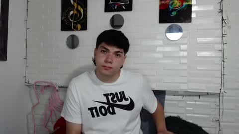 Snapshot of dylan_fooxx chatting on December 16, 8:03 pm dylan_fooxx online show from December 16, 8:03 pm