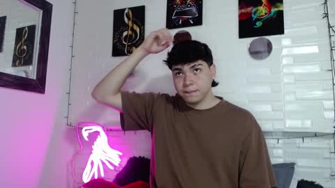 Snapshot of dylan_fooxx chatting on December 17, 7:53 pm dylan_fooxx online show from December 17, 7:53 pm