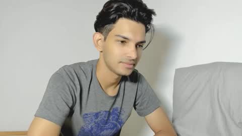 Snapshot of dylan_hoot chatting on September 18, 6:32 pm Dylan online show from September 18, 6:32 pm