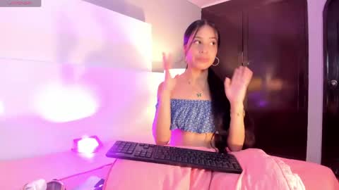Snapshot of dylan_katee chatting on April 24, 11:51 pm Dylan and Katte online show from April 24, 11:51 pm