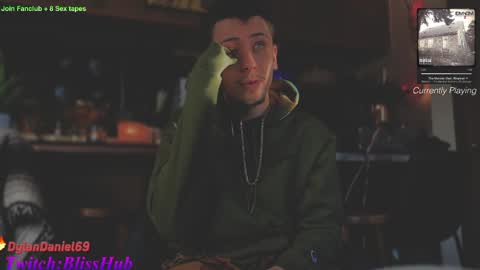 Snapshot of dylandaniel69 chatting on January 16, 10:02 pm Dylan Daniel 7.8 online show from January 16, 10:02 pm