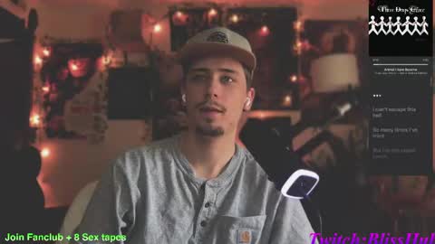 Snapshot of dylandaniel69 chatting on March 10, 5:50 pm Dylan Daniel 7.8 online show from March 10, 5:50 pm