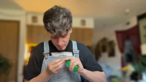 Snapshot of dylandaniel69 chatting on September 11, 6:19 pm Dylan Daniel 7.8 online show from September 11, 6:19 pm