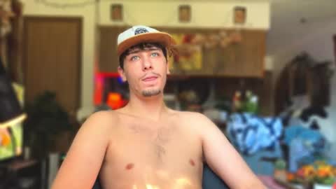 Snapshot of dylandaniel69 chatting on October 12, 5:23 pm Dylan Daniel 7.8 online show from October 12, 5:23 pm