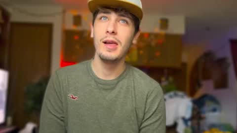 Snapshot of dylandaniel69 chatting on October 28, 2:53 pm Dylan Daniel 7.8 online show from October 28, 2:53 pm