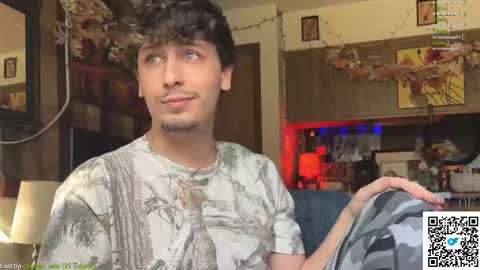 Snapshot of dylandaniel69 chatting on November 4, 8:52 pm Dylan Daniel 7.8 online show from November 4, 8:52 pm