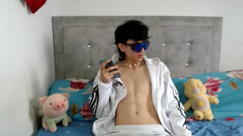 Snapshot of dylann_ross chatting on April 15, 4:36 pm dylann ross online show from April 15, 4:36 pm