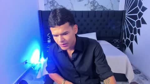 dylanroyce_ online show from March 4, 11:38 am