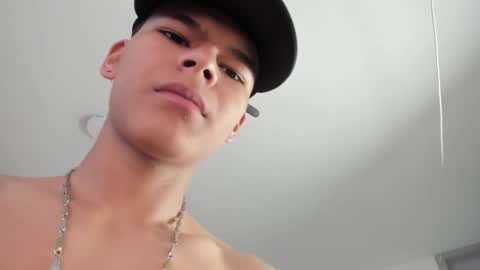 dylanroyce_ online show from March 7, 12:02 pm