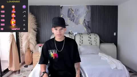 dylanroyce_ online show from March 17, 12:30 pm