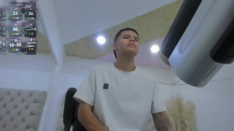 dylanroyce_ online show from May 9, 12:54 pm