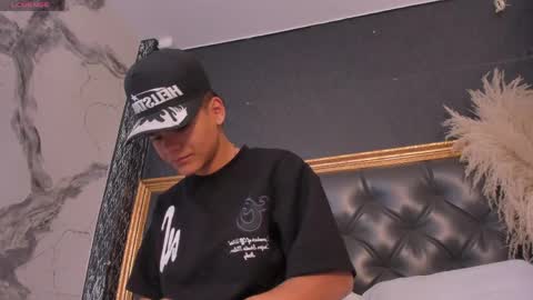 dylanroyce_ online show from May 19, 1:39 pm