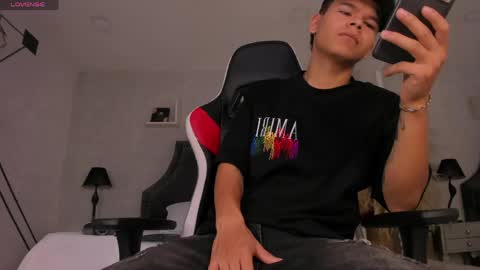 dylanroyce_ online show from May 20, 1:17 pm