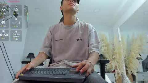 dylanroyce_ online show from May 21, 1:18 pm