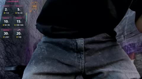 dylanroyce_ online show from May 22, 1:39 pm