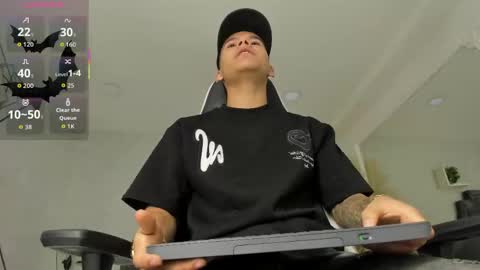 dylanroyce_ online show from May 26, 1:07 pm